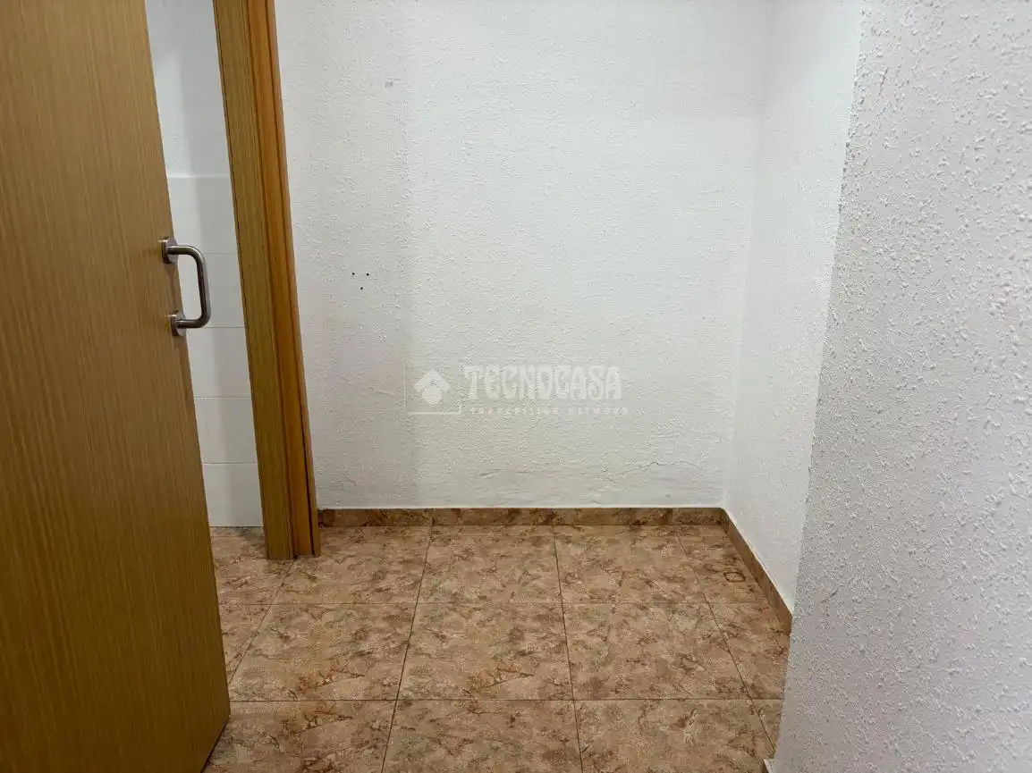 Local de lloguer a Juan XXIII - Rochelambert