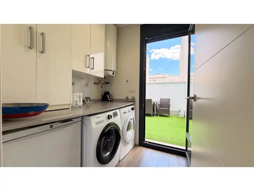 House with pool for sale in Calle Maite Pagazaurtundua Ruiz, imagen 26