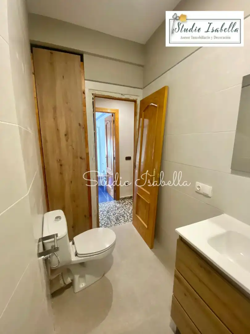 Baño de Piso de alquiler en Toledo con Aire acondicionado, Calefacción y Amueblado