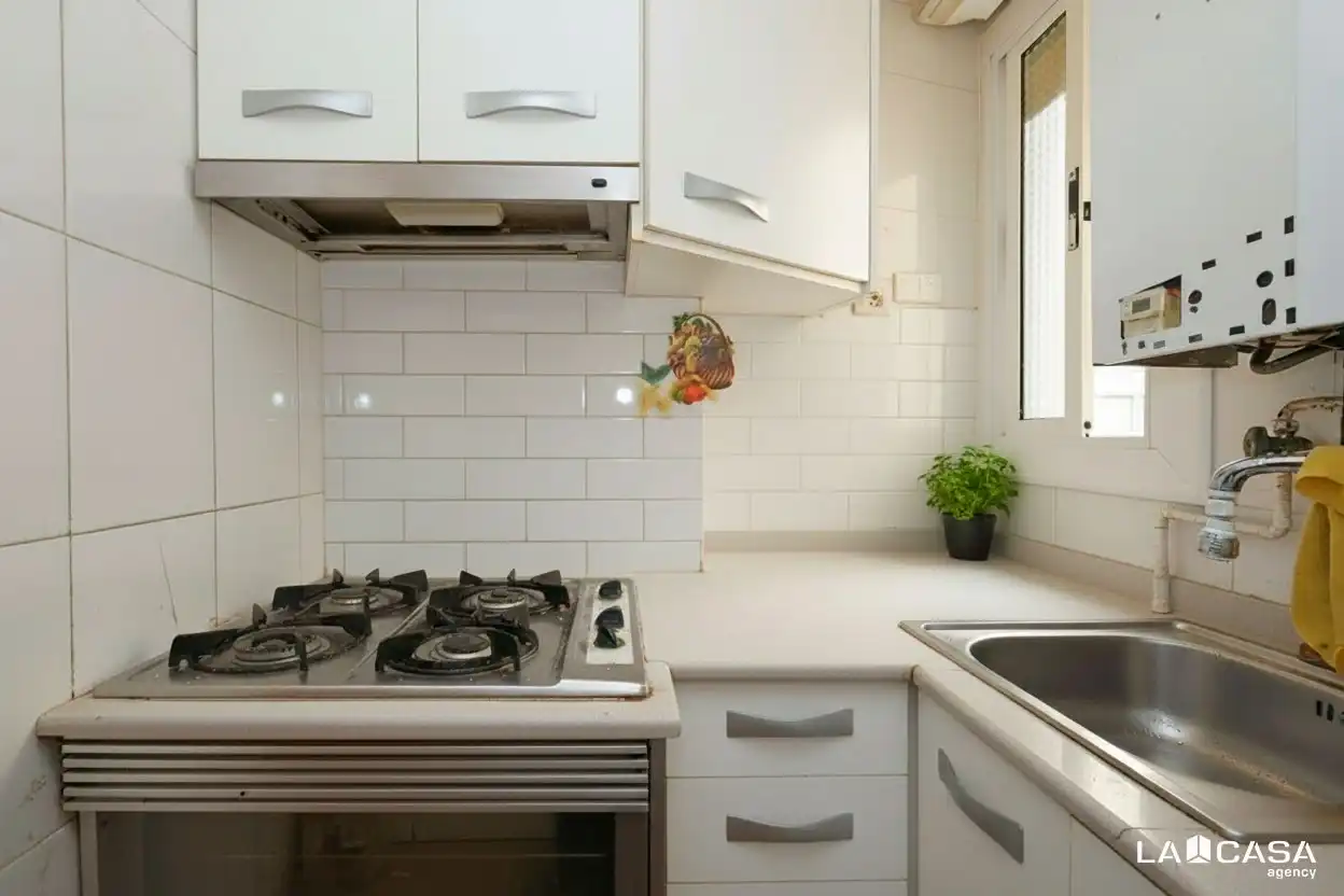 Kitchen of Flat for sale in L'Hospitalet de Llobregat