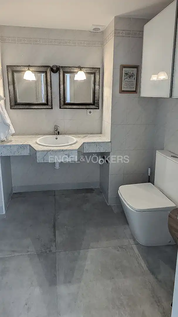 Bany de Àtic de lloguer en Sitges amb Aire condicionat, Calefacció i Terrassa