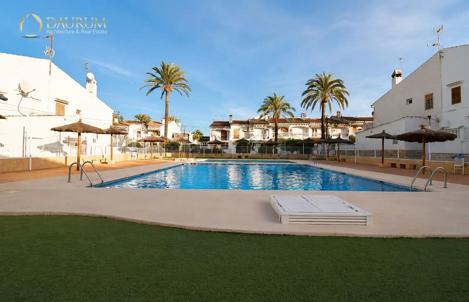 Adossat amb piscina en venda a CALLE RÍO GUADALQUIVIR