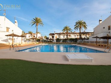 Adossat amb piscina en venda a CALLE RÍO GUADALQUIVIR