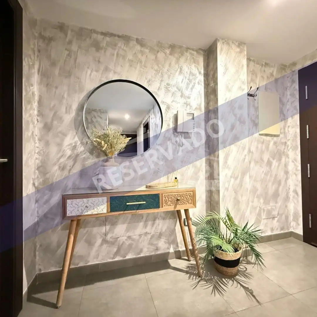 Piso con ascensor en venta en Calle Adelfa