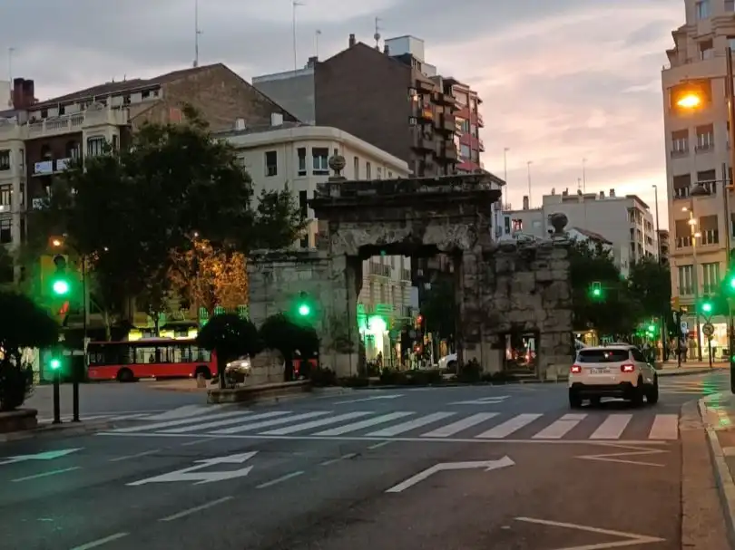 Vista exterior de Piso en venta en  Zaragoza Capital con Aire acondicionado