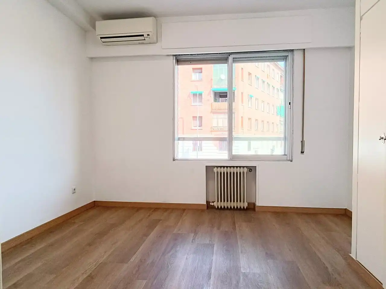 Bedroom of Flat for rent in Barrio de Salamanca