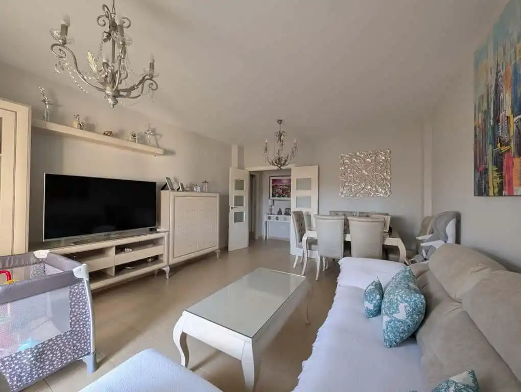 Sala d'estar de Pis en venda en Ayamonte amb Aire condicionat, Terrassa i Piscina comunitària