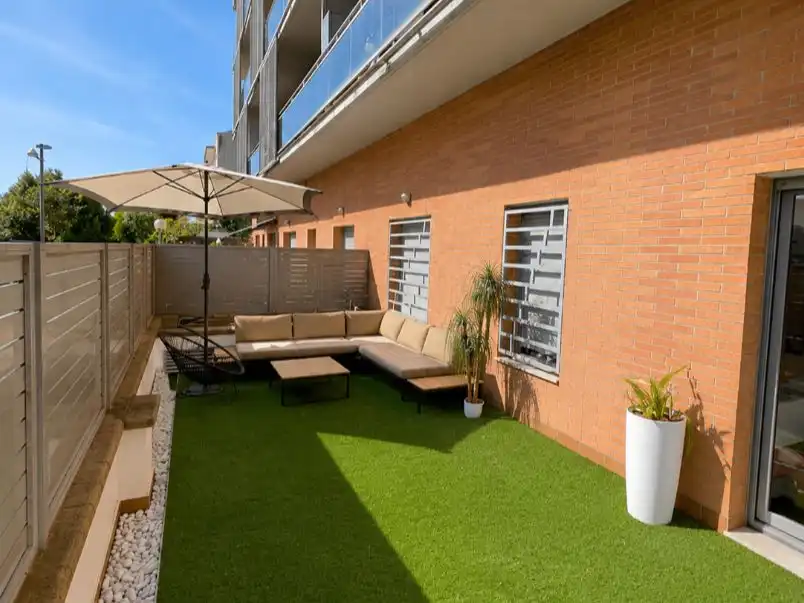 Erdgeschosswohnung mit Garten zum Verkauf in Carrer Santa Llogaia 27