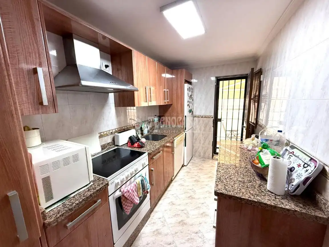 Cocina de Casa adosada en venta en San Juan de Aznalfarache