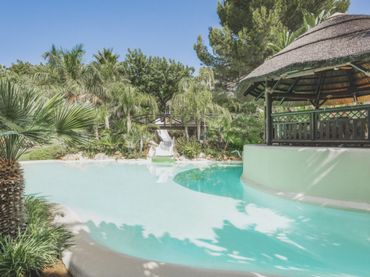 House with pool for sale in Milla de Oro