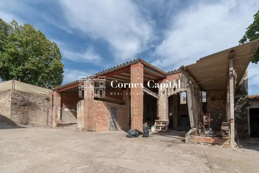 Vista exterior de Finca rústica en venda en Ullastret amb Jardí privat, Terrassa i Traster
