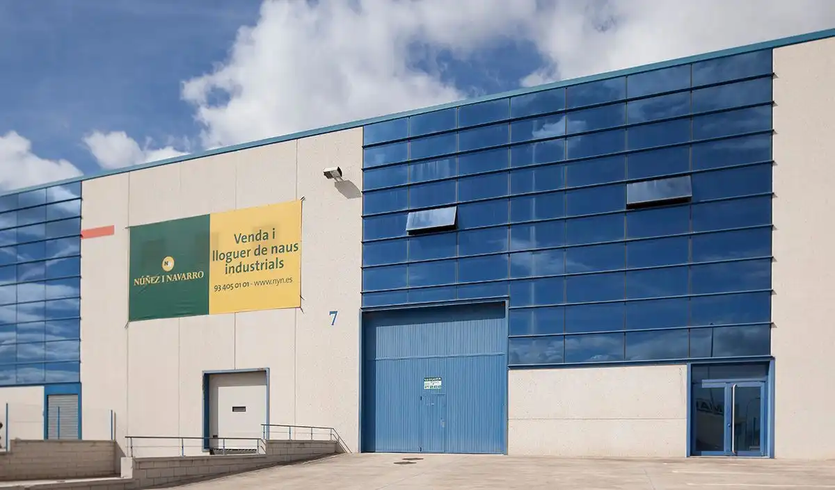 Außenansicht von Fabrikhallen zur Miete in Valls