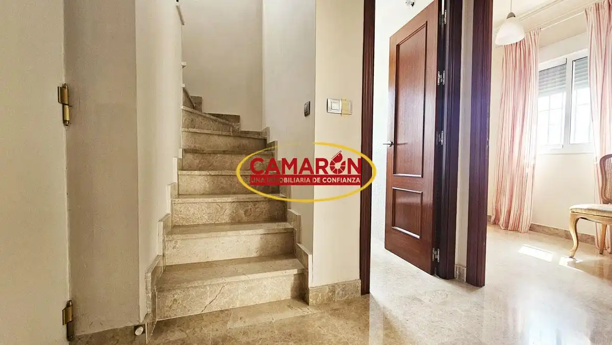 Casa adosada en venta en La Puebla del Río con Trastero y Amueblado