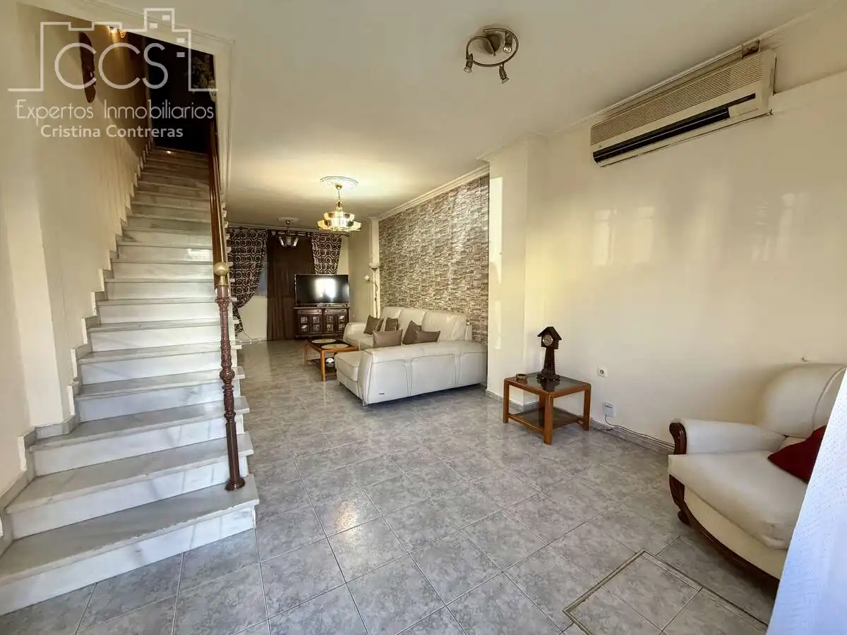 Sala de estar de Casa adosada en venta en Sevilla con Aire acondicionado, Terraza y Trastero