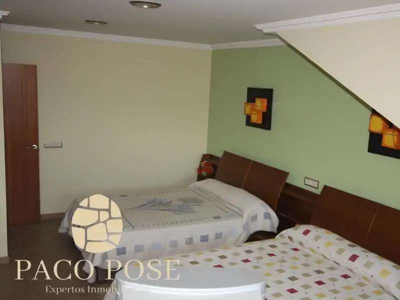 Dormitori de Casa o xalet en venda en Arteixo amb Calefacció, Jardí privat i Moblat