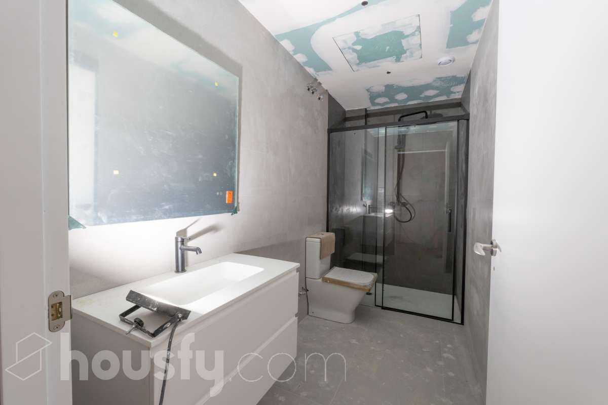 Bathroom of Flat for sale in Vilanova i la Geltrú  with Air Conditioner, Heating and Parquet flooring