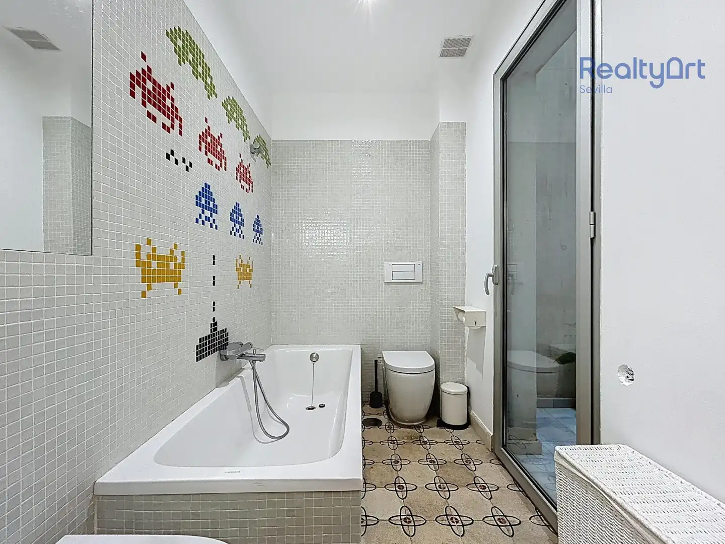 Bathroom of Houses for sale in Sevilla  with Air Conditioner, Heating and Terrace