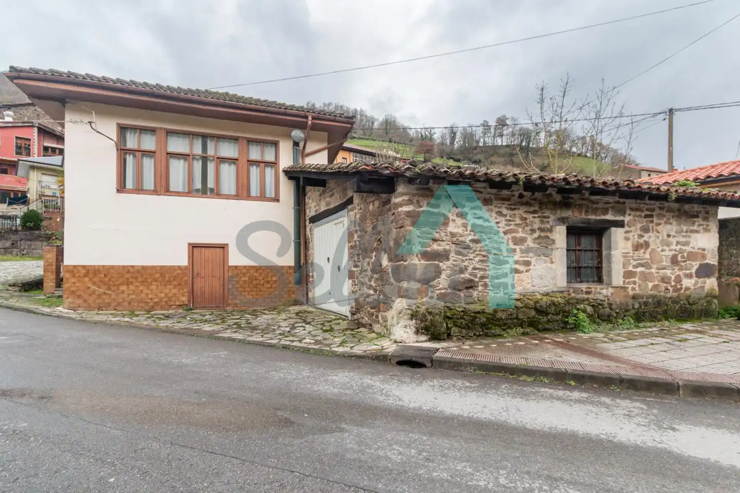 Vista exterior de Casa adosada en venta en Quirós con Calefacción y Trastero