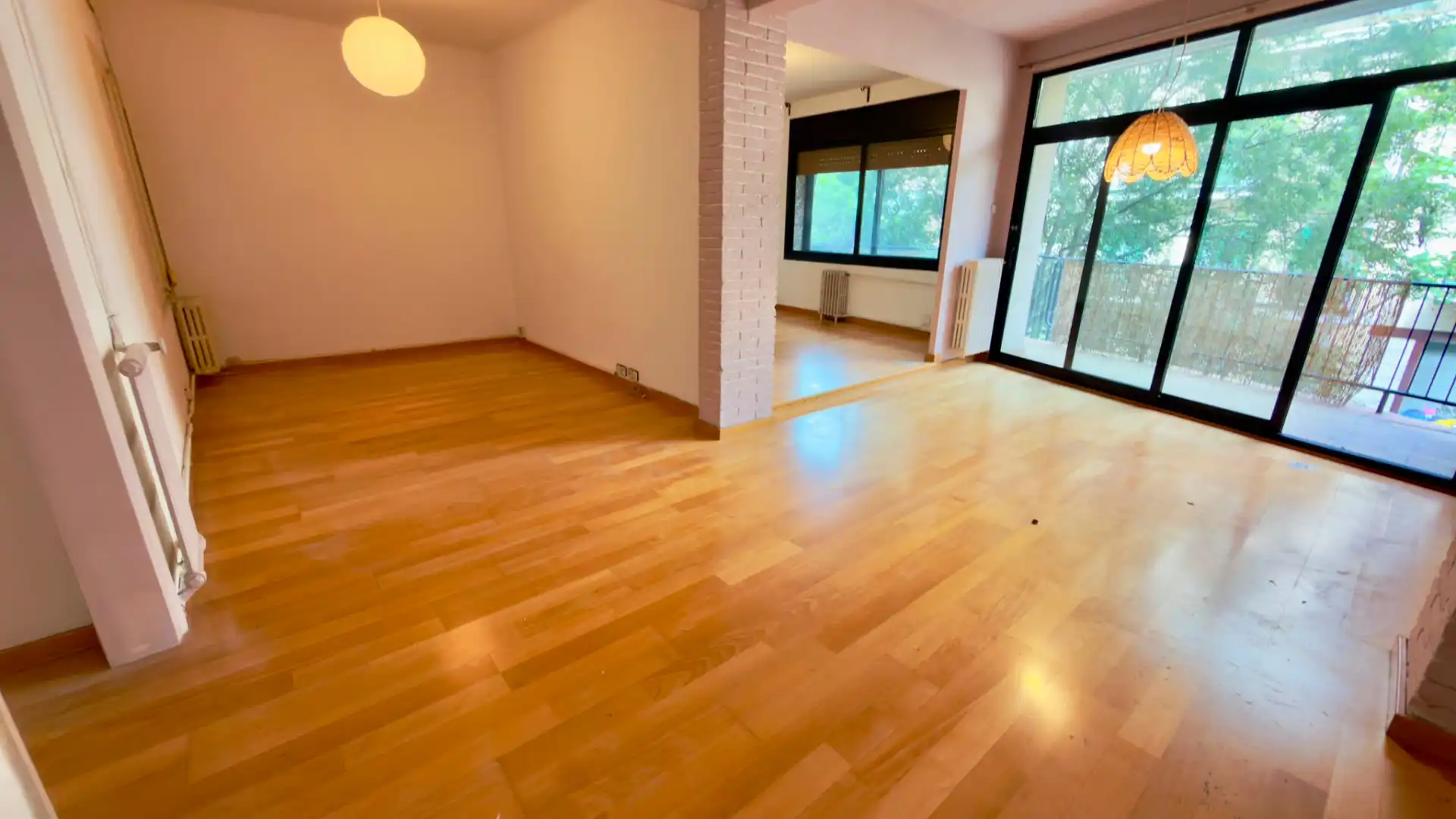 Sala de estar de Piso en venta en Barcelona con Calefacción, Parquet y Trastero