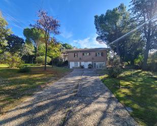 Vista exterior de Casa o xalet en venda en Villaviciosa de Odón amb Calefacció, Jardí privat i Piscina