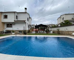 Exterior view of House or chalet for sale in Villamanta  with Air Conditioner, Heating and Storage room