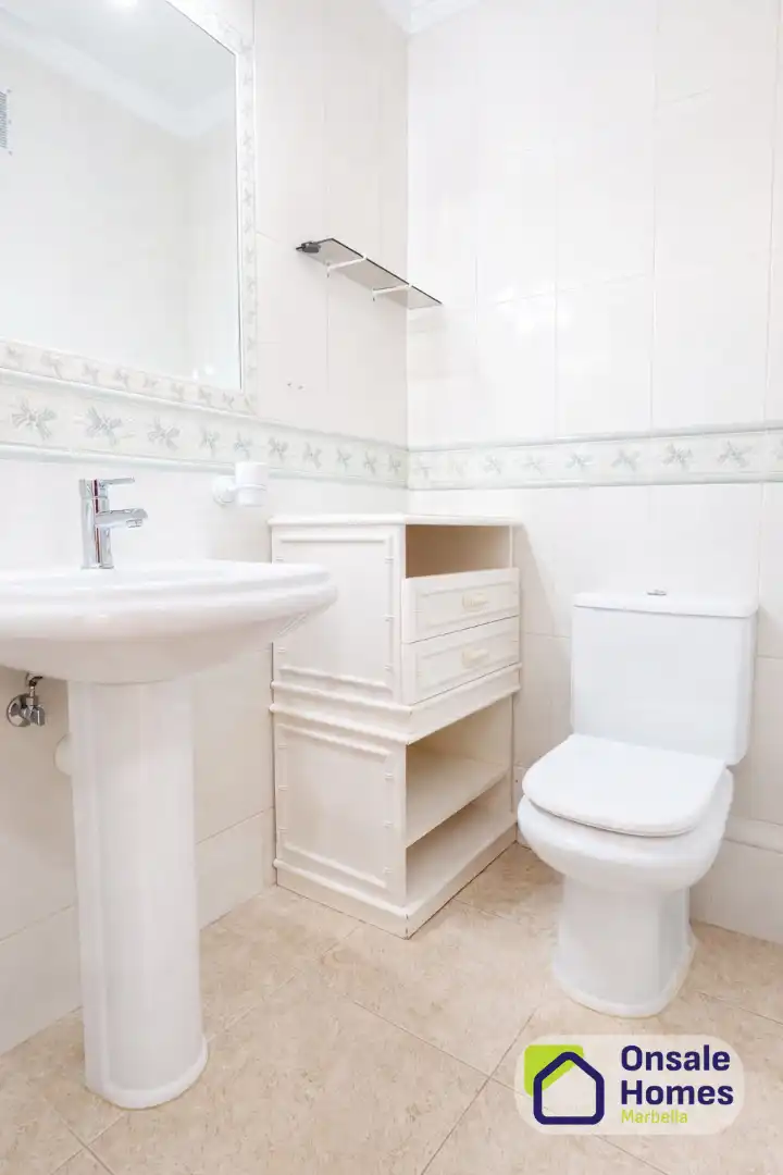 Bathroom of Flat for sale in Marbella  with Heating, Terrace and Washing machine
