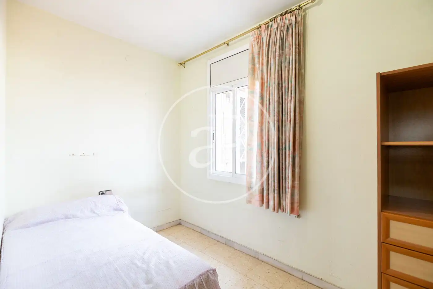 Habitación de Ático en venta en L'Hospitalet de Llobregat con Calefacción, Terraza y Trastero