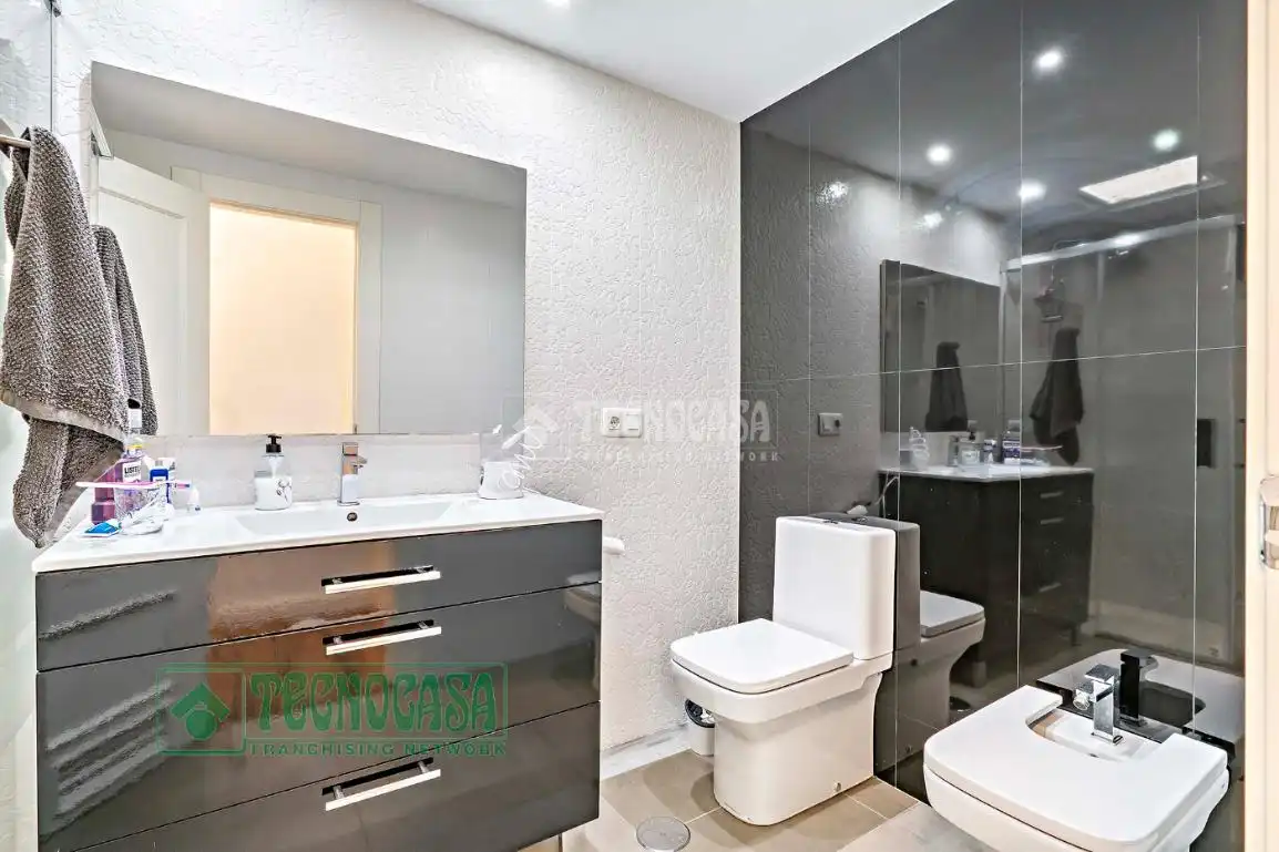 Baño de Piso en venta en Roquetas de Mar con Aire acondicionado