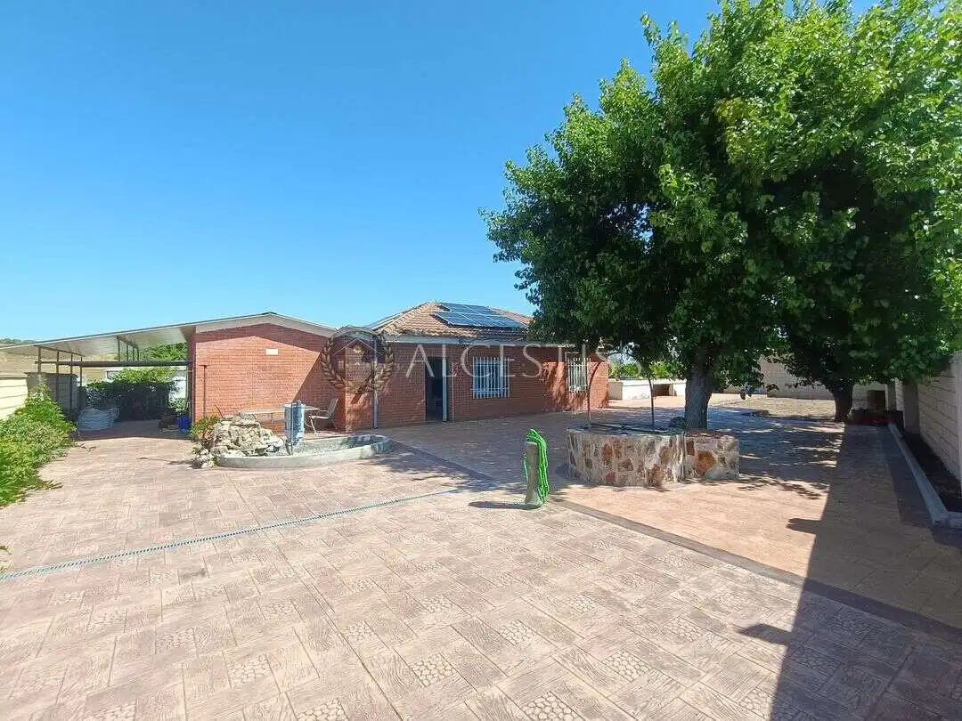 Vista exterior de Casa o xalet en venda en El Viso de San Juan amb Aire condicionat, Calefacció i Jardí privat