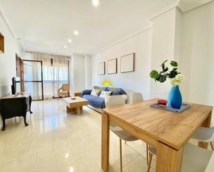 Sala d'estar de Apartament de lloguer en San Pedro del Pinatar amb Aire condicionat, Piscina i Balcó