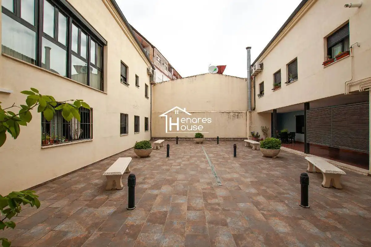 Vista exterior de Dúplex en venta en Alcalá de Henares con Aire acondicionado, Calefacción y Parquet