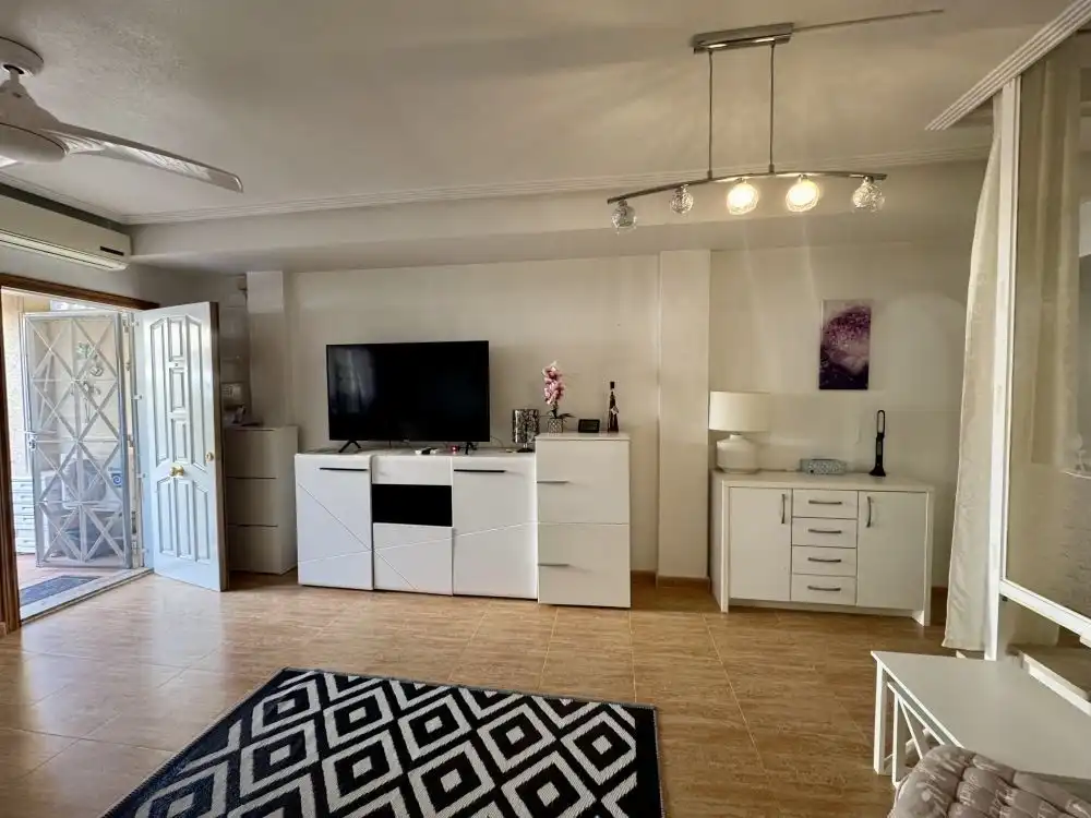 Sala d'estar de Apartament en venda en Orihuela amb Jardí privat, Terrassa i Balcó
