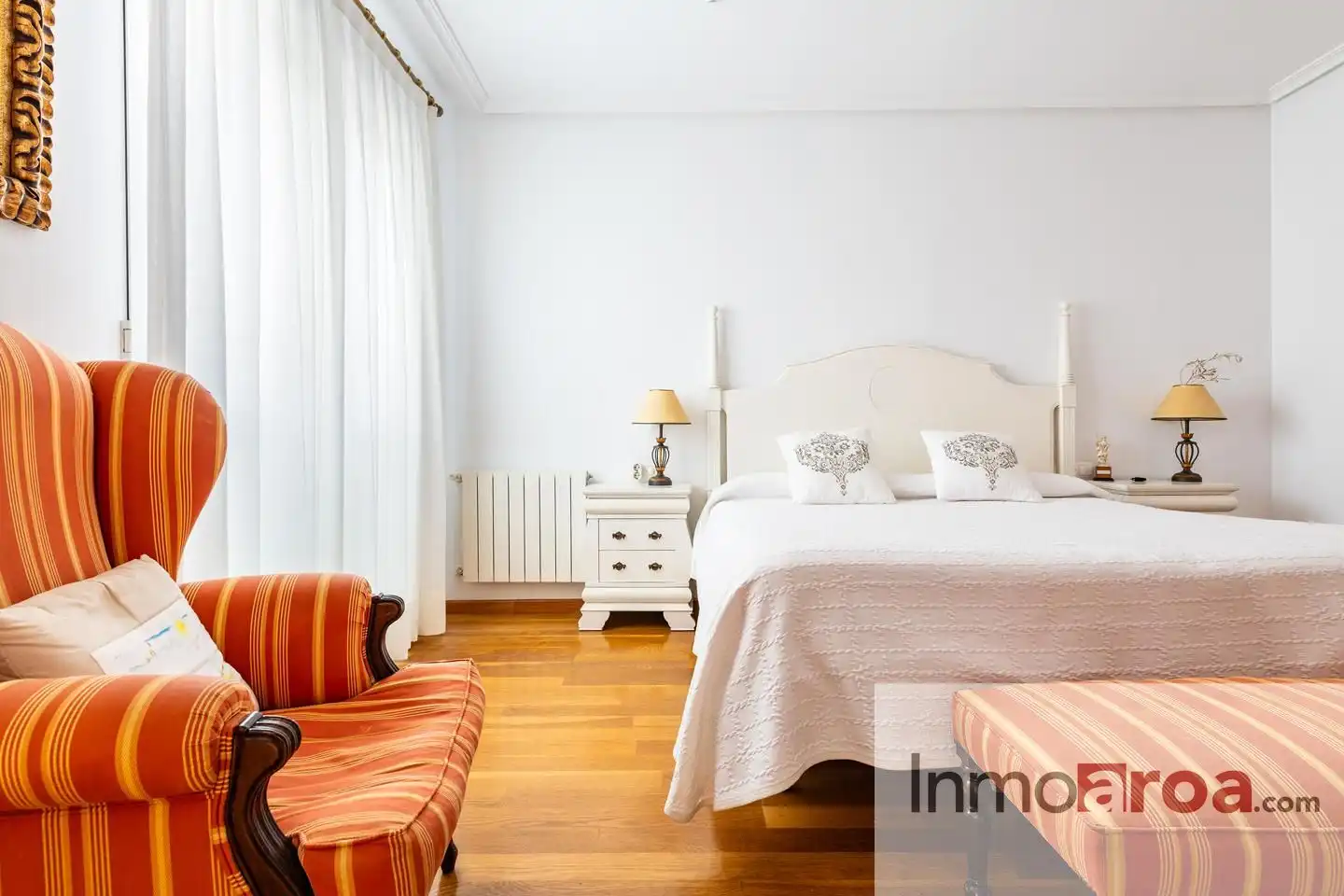 Habitación de Casa o chalet en venta en Paterna con Jardín privado, Terraza y Piscina