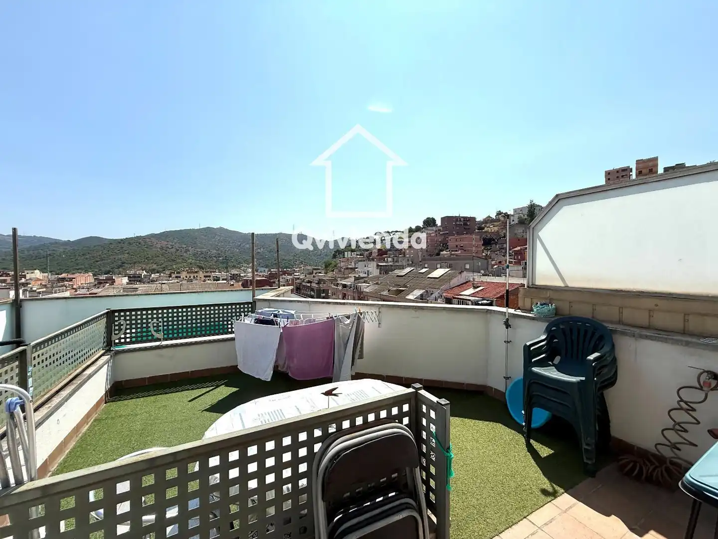 Vista exterior de Pis en venda en Montcada i Reixac amb Terrassa i Balcó