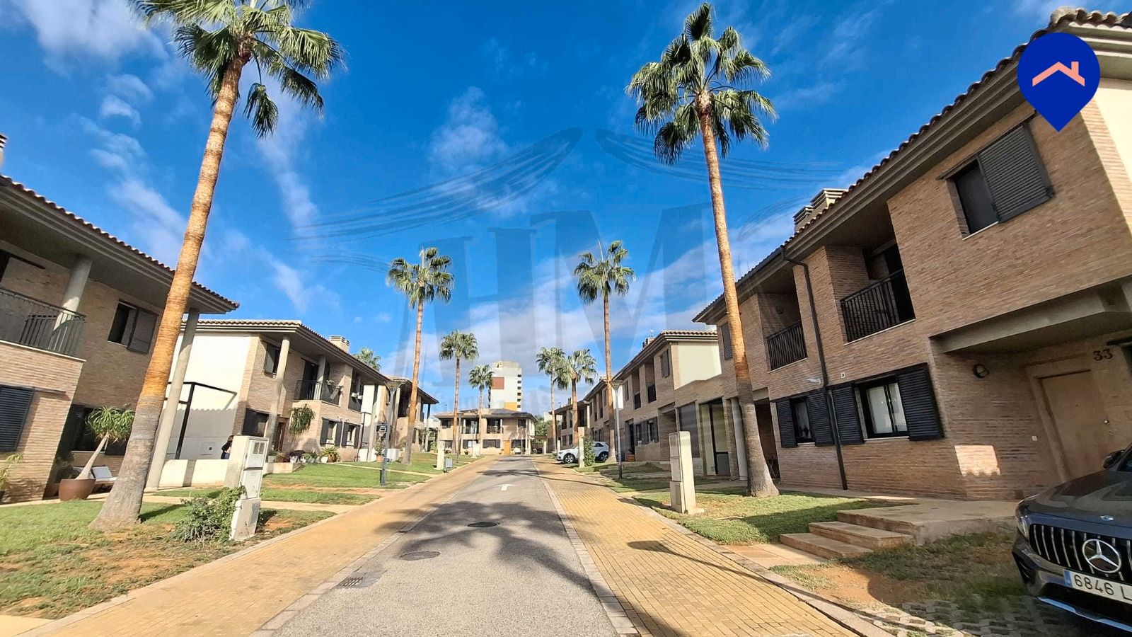 Vista exterior de Casa adosada en venda en Paterna amb Calefacció, Jardí privat i Parquet