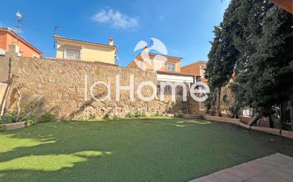 Exterior view of Single-family semi-detached for sale in La Pobla de Vallbona  with Air Conditioner, Heating and Private garden