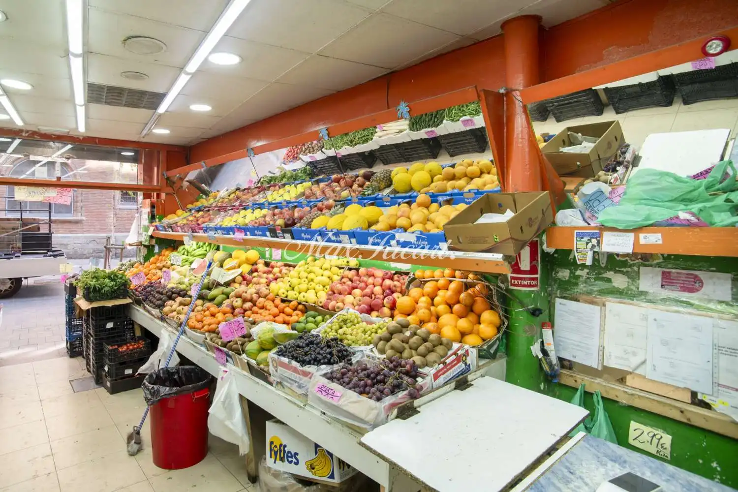 Local en venta en Barcelona con Calefacción y Amueblado
