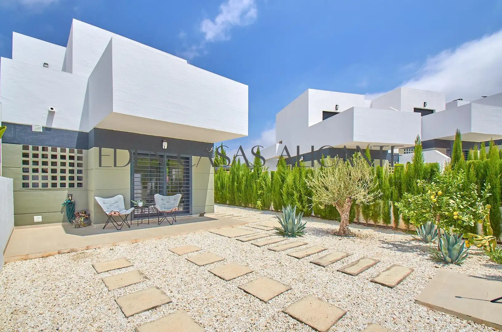 Vista exterior de Casa adosada en venta en Busot con Aire acondicionado, Calefacción y Jardín privado