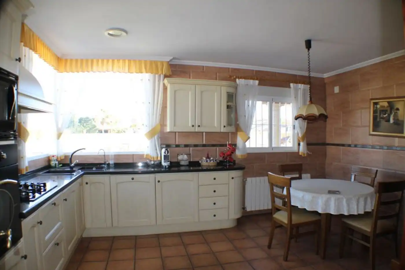 Cocina de Casa o chalet en venta en L'Alfàs del Pi con Aire acondicionado, Terraza y Piscina