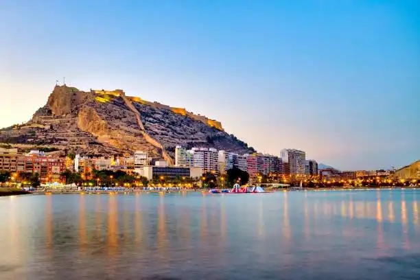 Vista exterior de Àtic en venda en Alicante / Alacant amb Terrassa, Balcó i Piscina comunitària