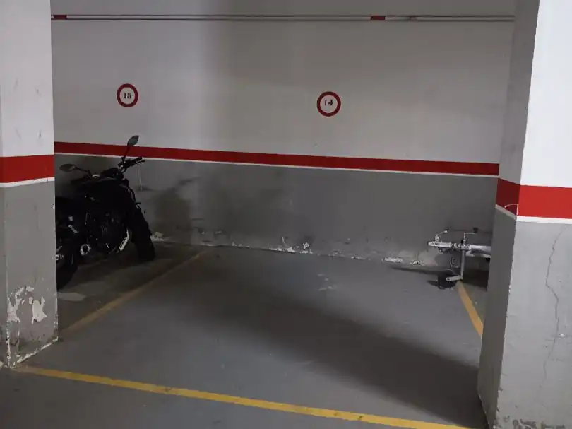 Einzelparkplatz zum Verkauf in Monturiol 71