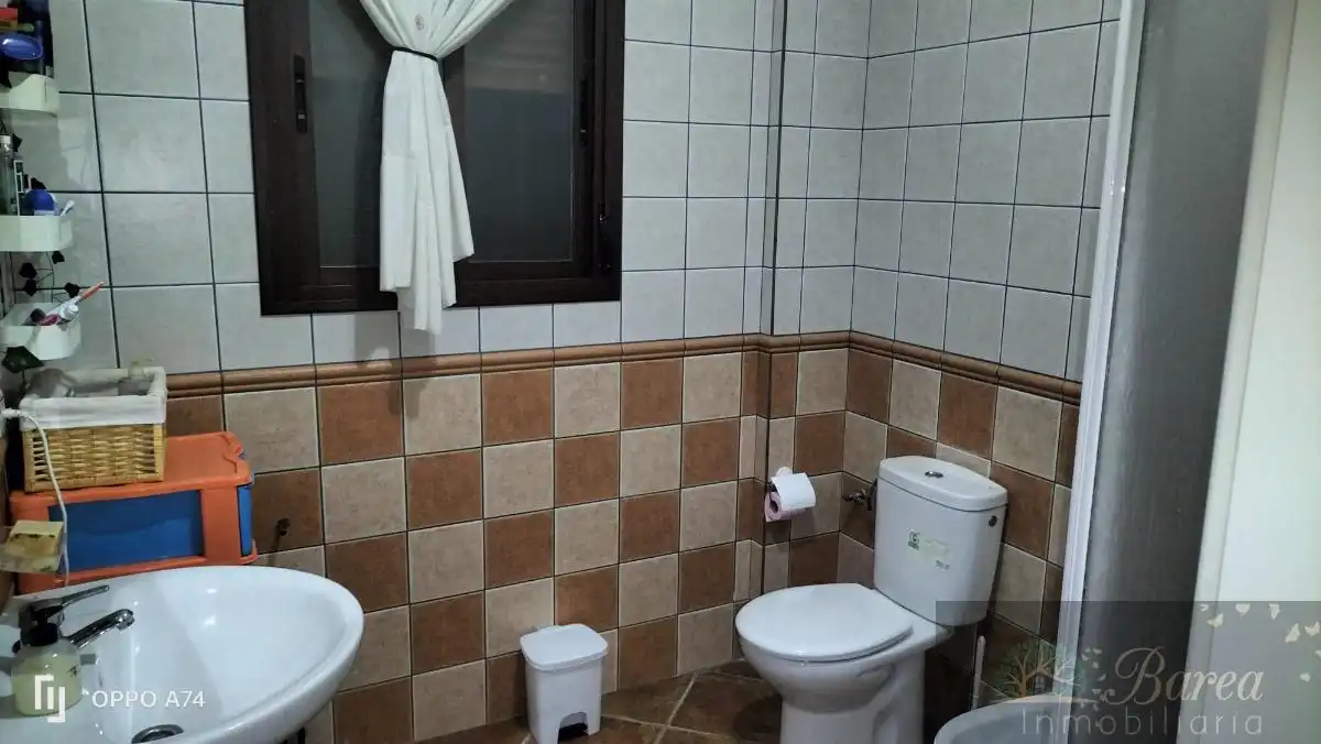 Bany de Casa o xalet en venda en Iznájar amb Piscina