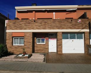 Vista exterior de Casa adosada en venda en Sils amb Terrassa