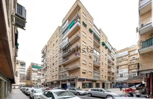 Außenansicht von Wohnung zur Miete in Granada mit Heizung, Möbliert und Ofen