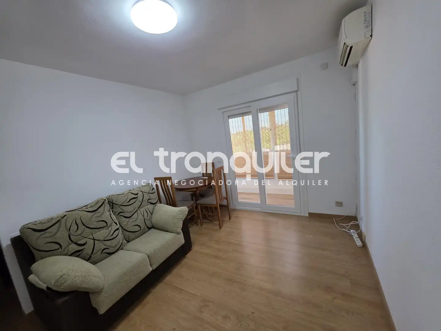Living room of Flat for rent in Madrid  with Air Conditioner, Terrace and Furnished