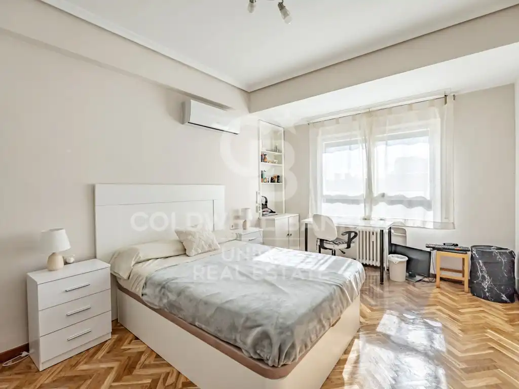 Habitación de Piso en venta en Madrid con Terraza
