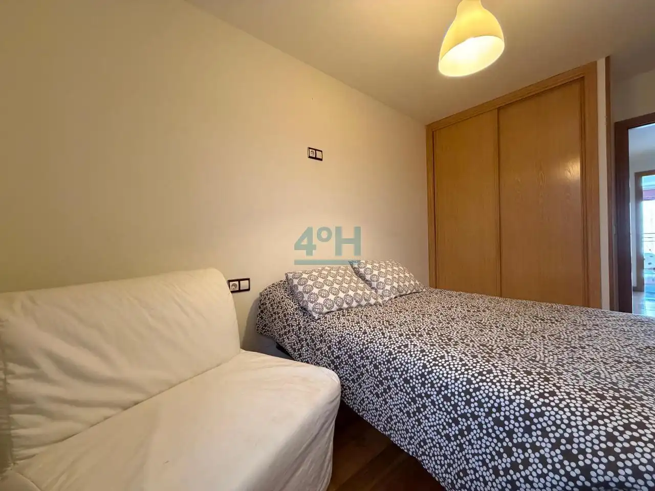 Habitación de Apartamento en venta en O Grove   con Calefacción, Terraza y Amueblado