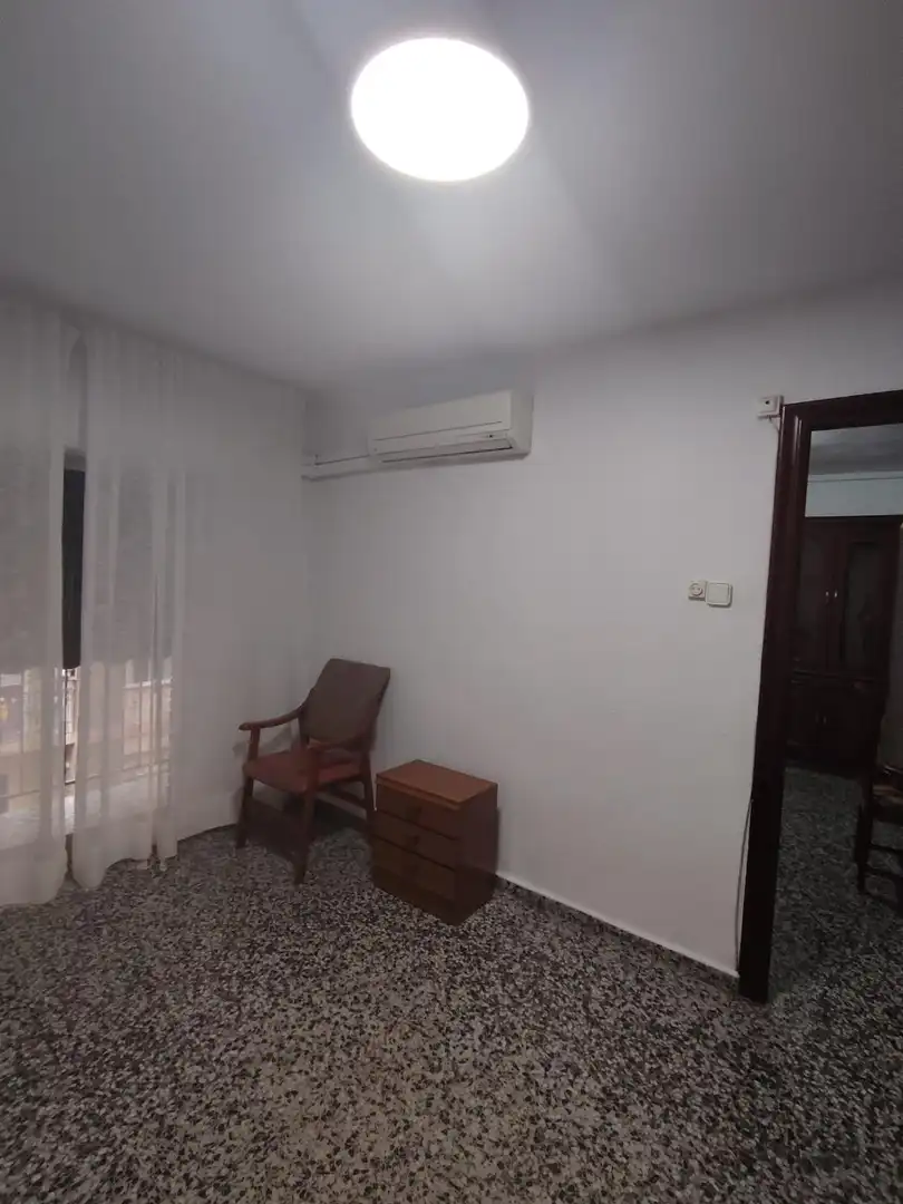 Schlafzimmer von Wohnung zur Miete in Mislata mit Klimaanlage, Heizung und Balkon