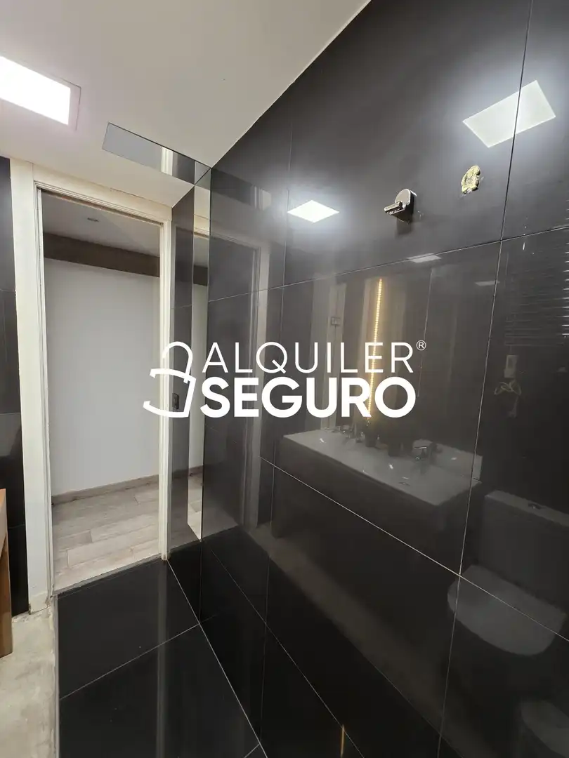 Bathroom of Flat for rent in Bilbao   with Heating and Furnished