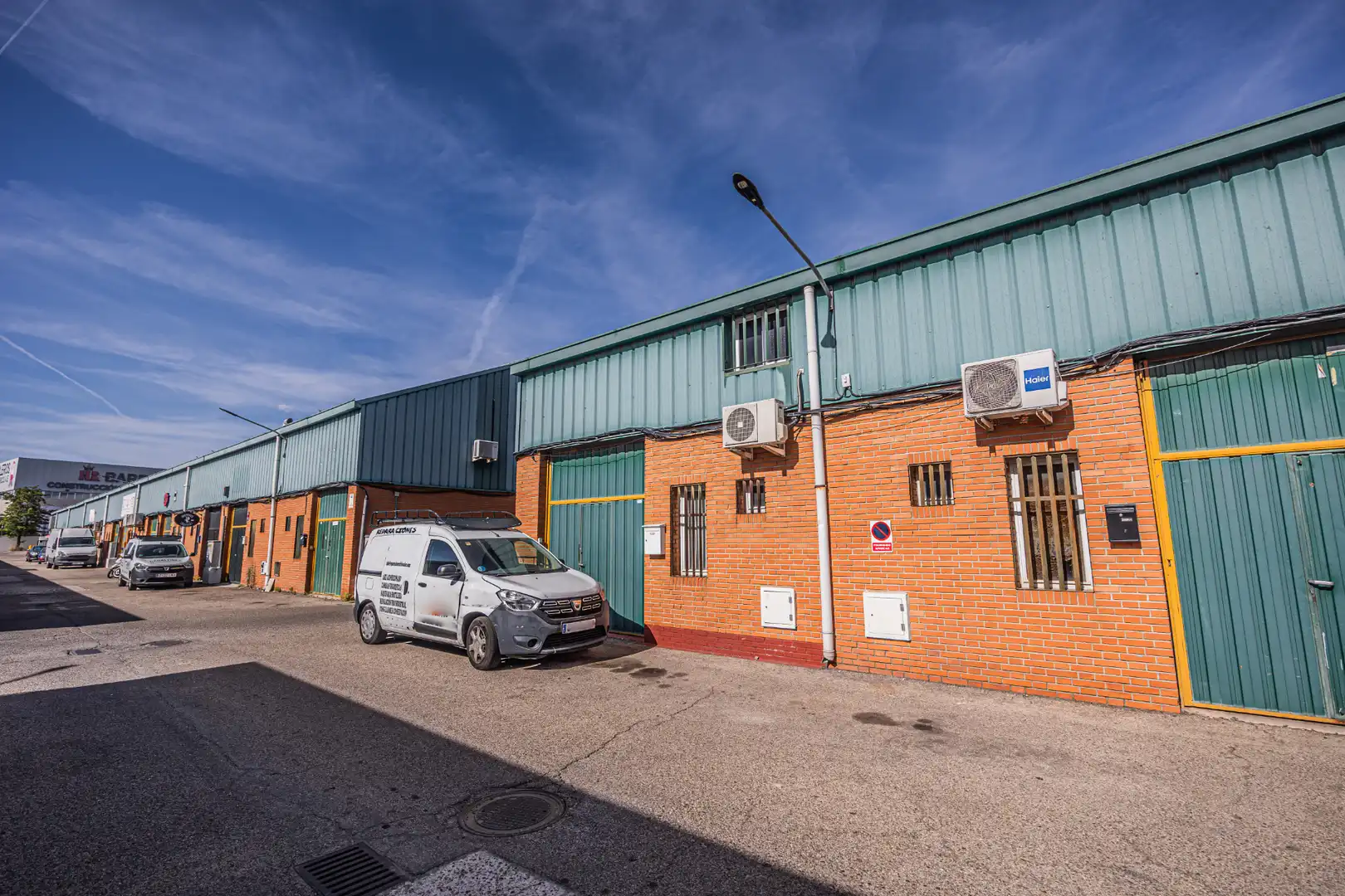 Vista exterior de Nave industrial en venta en Mejorada del Campo